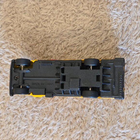 Die-cast Yellow School Bus Toy, 11.5 cm - Picture 7 of 7